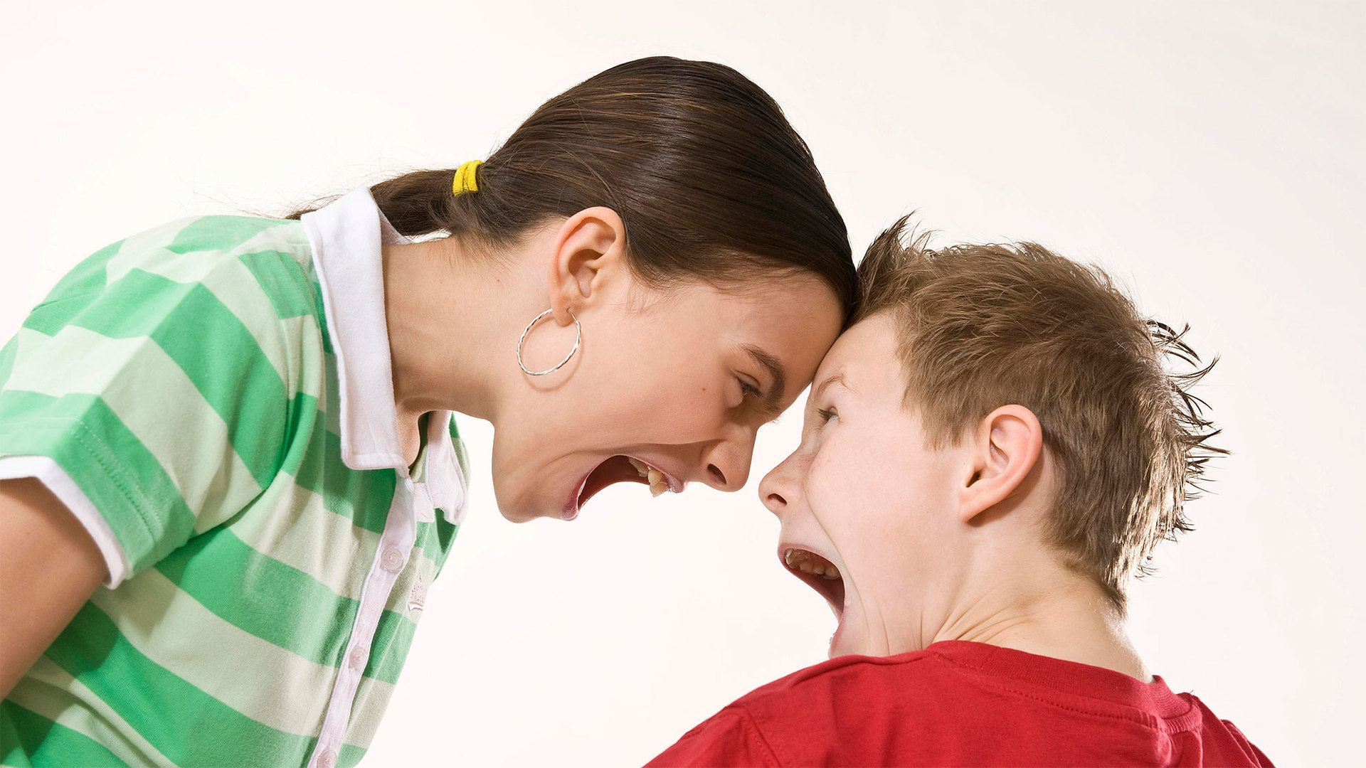 Эмоциональное поведение родителей. Агрессия подростков. Эмоциональный подросток. Юношеская агрессия. Конфликт родителей и детей.